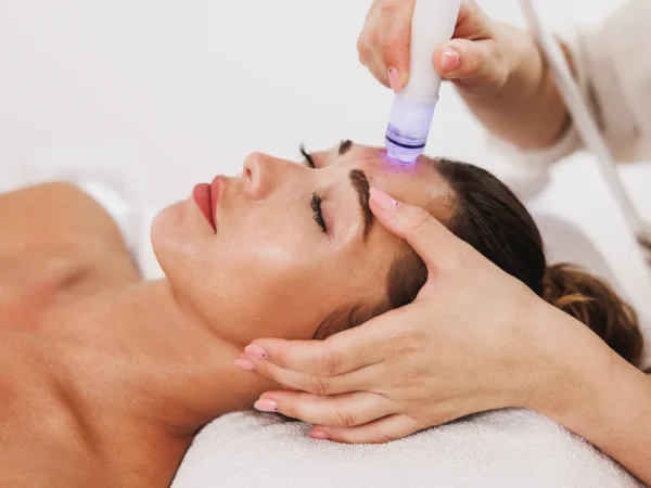 Čistenie pleti, ošetrenie Hydrofacial alebo mezoterapia SkinBooster