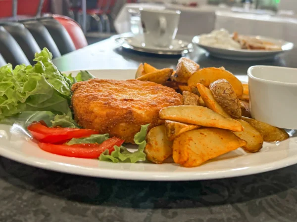 Minútkové obedové menu v Atelier Caffe: Polievka a hlavný chod