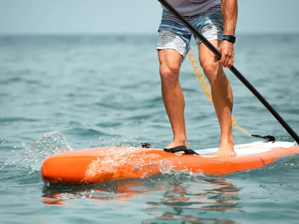 Kurzy vodných športov: Paddleboarding, Foil Pumping, Downwinding, Wingfoiling alebo Wakefoiling surfovanie za člnom