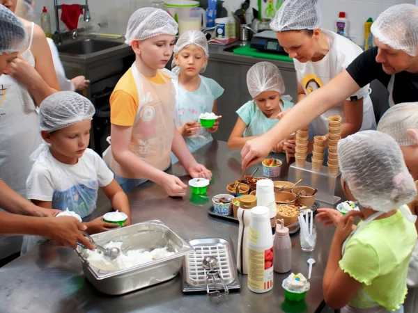 Frostie Laboratory: Kurz výroby zmrzliny či zdobenia koláčikov aj sladká narodeninová oslava