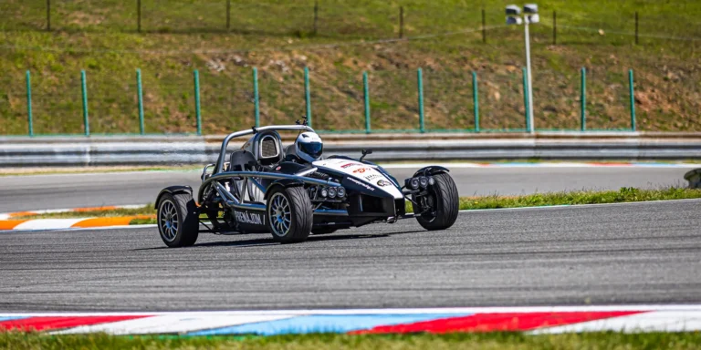 Adrenalínová jazda na ARIEL ATOM 3.5 ako spolujazdec na letisku Nitra – Janíkovce