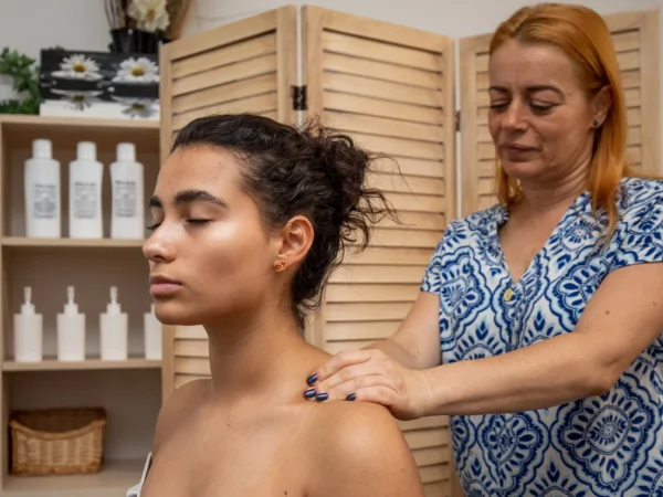 Indická masáž hlavy alebo relaxačná s parafínovým zábalom v Paradise Martin