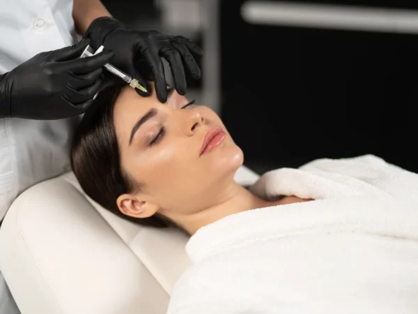 AQUASHINE PTX: Mezoterapia tváre, krku alebo dekoltu vo Vultus clinic