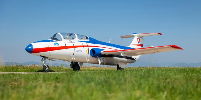 Adrenalínom nabitý let stíhačkou L-29 DELFÍN vrátane akrobacie vo vzduchu!