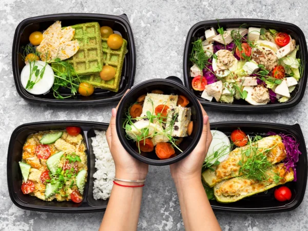 Ketobox Košice: Týždenný alebo mesačný balíček vyváženej stravy s donáškou domov či do officu
