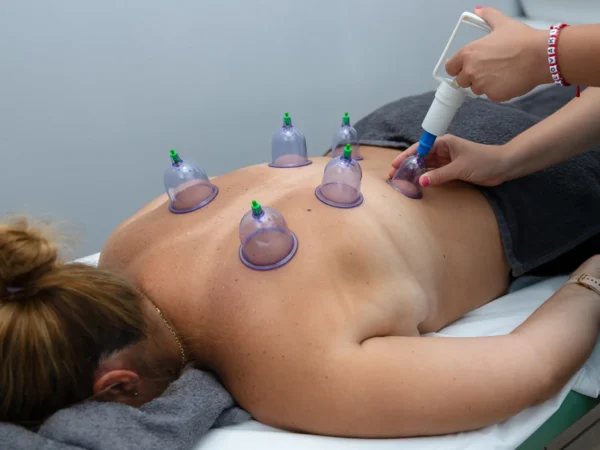 Masáže: klasická, celotelová, bankovanie, mäkké techniky alebo reflexná masáž chodidiel