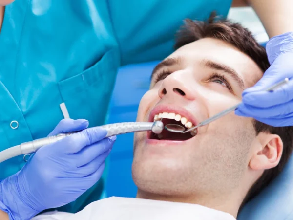 Dentálna hygiena s pieskovaním a bielením zubov v Gekam-dental