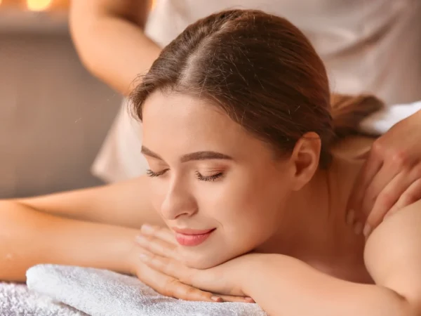 Masáže: klasická, reflexná, bankovanie či lymfodrenáž tváre alebo kraniosakrálna terapia