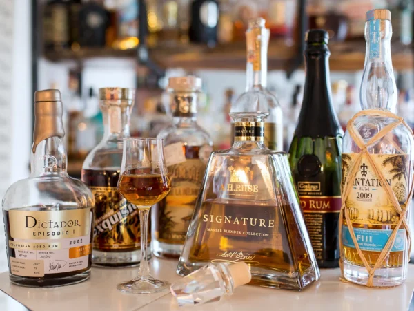 Degustácia siedmich prémiových rumov s výkladom v kaviarni Boston Café