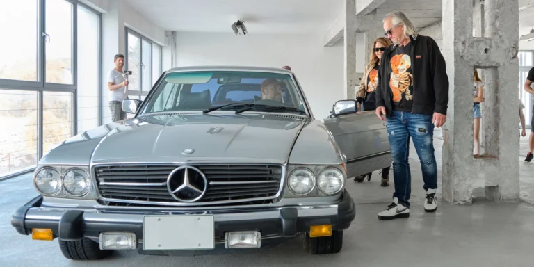 DOUBLE RED CARS MUSEUM: Vstupy do najväčšieho múzea áut v strednej Európe