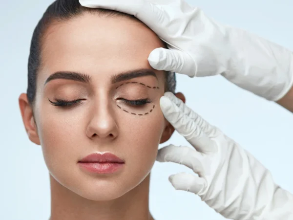 Odstránenie kruhov pod očami či korekcia horných a dolných očných viečok plazmovým lúčom vo Fabulous beauty