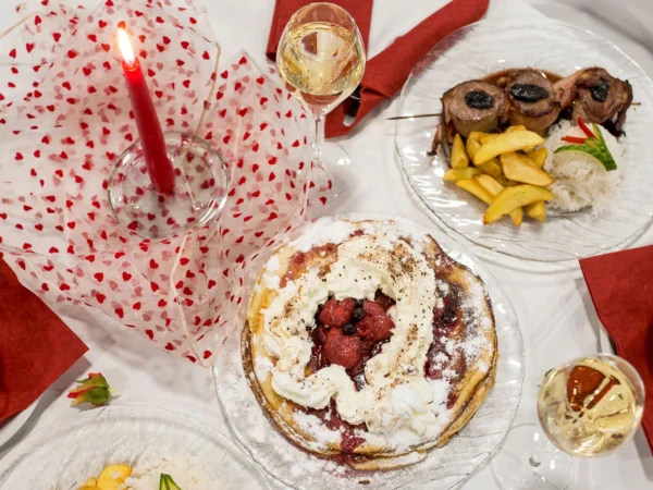 Trojchodová večera s fľašou sektu v Atelier Caffe & Restaurant