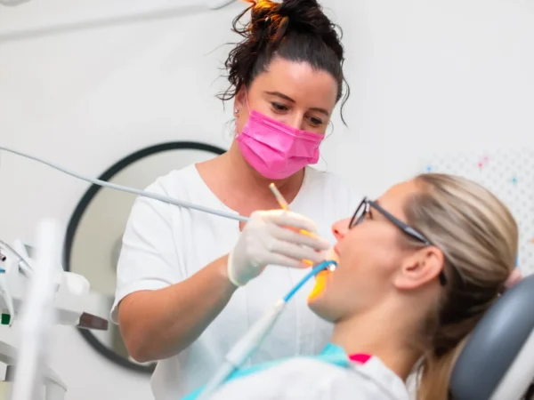 Dentálna hygiena a ambulantné i domáce bielenie zubov