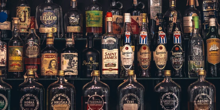 "Za rumom okolo sveta" – degustácia rumov z celého sveta s odborným výkladom v DrinkArte
