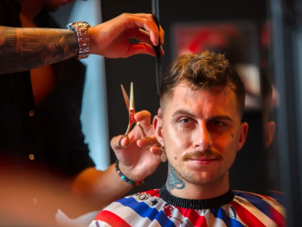 Pánsky strih a úprava brady u barbera v centre mesta