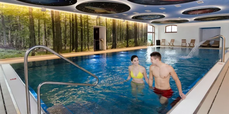 Romantika v Masarykovom dvore: Večera, vírivka, soľná jaskyňa, wellness a pivný či bylinkový kúpeľ