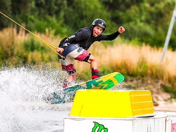 Adrenalínový WAKEBOARDING aj so zapožičaním vybavenia na Liptove!