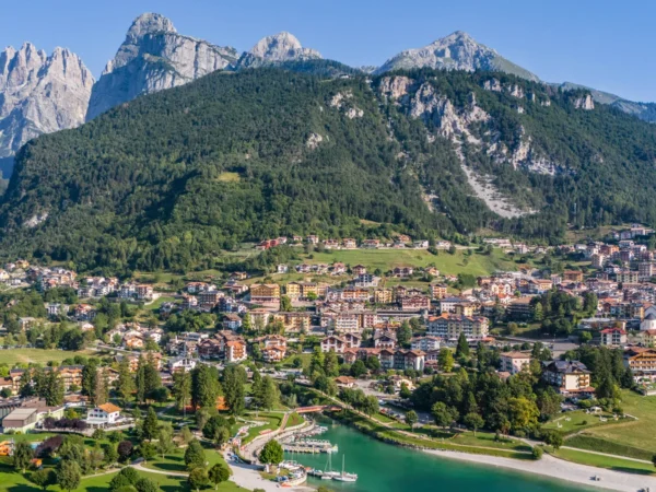 Parádny rezort v talianskych Dolomitoch: hotel v Molvene s raňajkami a neobmedzeným wellness