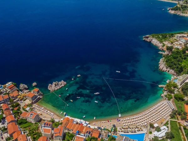 Apartmány neďaleko dedinky Sveti Stefan: vonkajší bazén, skvelá poloha kúsok od mora