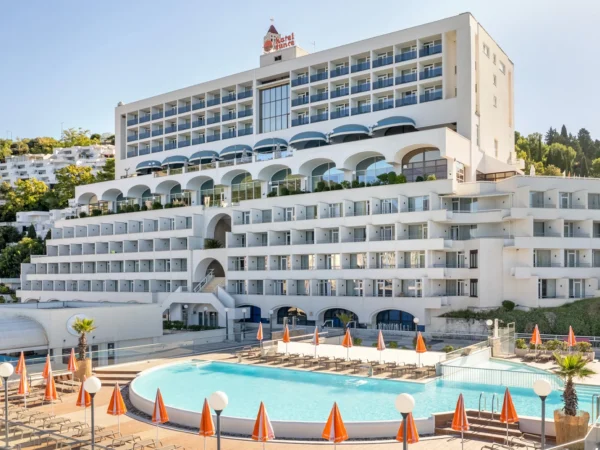 Bosna a Hercegovina: hotel Sunce Neum 100 m od mora, bazén a polpenzia alebo plná penzia