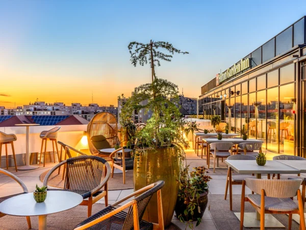 Štvorhviezdičkový hotel v centre Debrecínu: polpenzia aj drink v Sky Bare s panoramatickým výhľadom