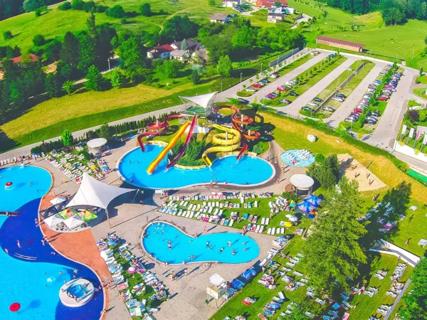 Letná dovolenka v Chorvátsku pre celú rodinu: apartmány s jedlom, termálne bazény a aquapark, až 2 deti zdarma