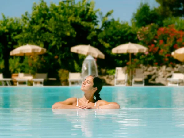 4* hotel pri Florencii: raňajky alebo polpenzia, v lete bazén, možnosť jazdy na koni
