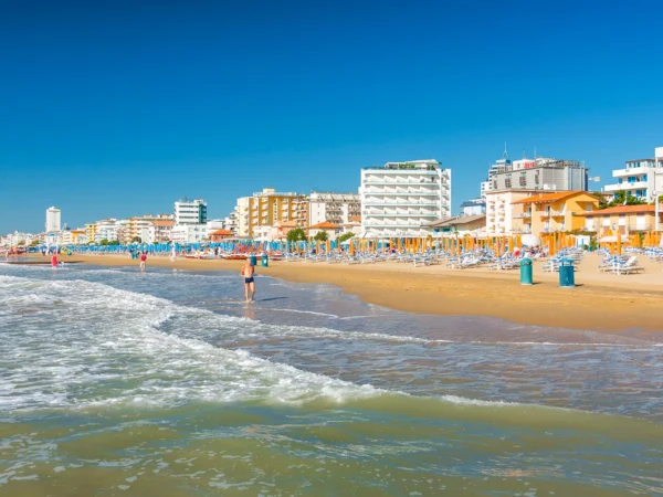 Talianske Jesolo: 3* hotel pri pláži a raňajky alebo polpenzia
