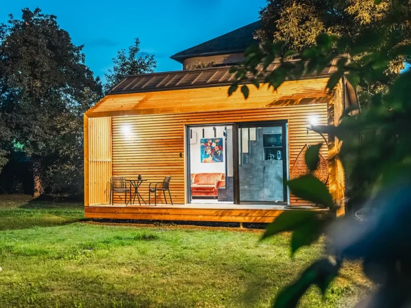 Za romantikou do Ostravy: tiny house s kuchyňou, Netflixom aj terasou s posedením