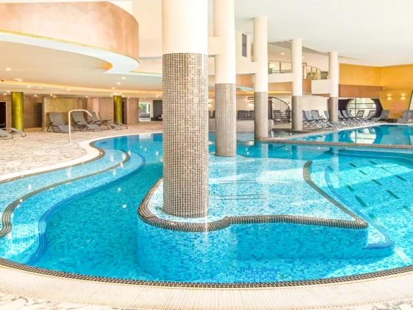 Rodinný 5* hotel pri Balatone: polpenzia a neobmedzený vstup do 2 wellness zón, vlastná pláž