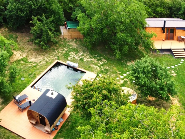 Relax na Vysočine: maringotka s raňajkami a neobmedzeným privátnym wellness