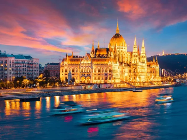 Kráľovský oddych v Budapešti s raňajkami a neobmedzeným wellness