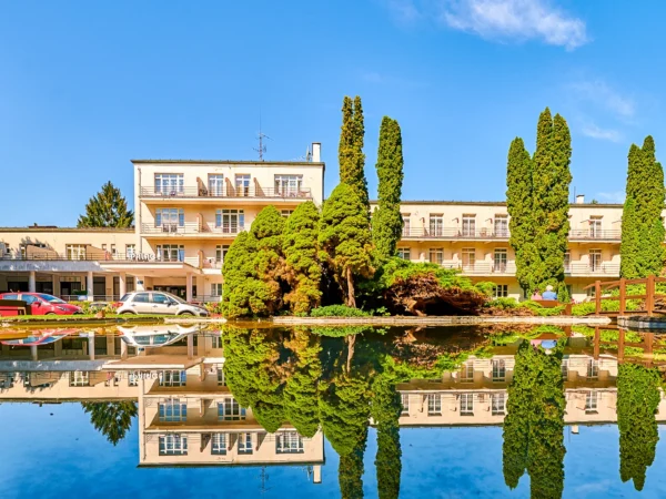 Pobyt Kúpeľoch Sliač s balíkom liečebných procedúr, plnou penziou a vstupom do Holidaypark Kováčová