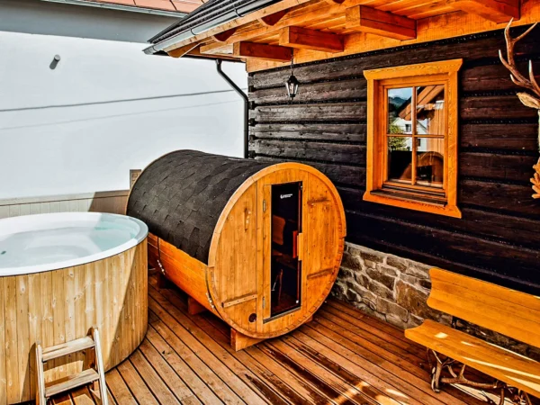 Kúzelný pobyt na Orave: moderná chalupa pre 8 osôb s privátnym mini wellness a veľkou záhradou