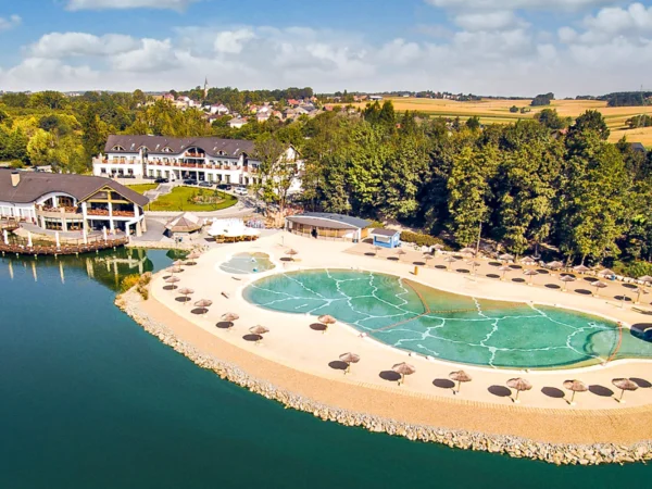 Hotel s vlastnou pieskovou plážou, wellness, atrakcie a zábavný park Energylandia na skok