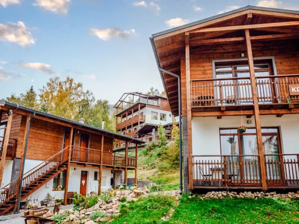 Pobyt v chate Planina alebo apartmánových domčekoch v Národnom parku Muránska planina s raňajkami aj wellness