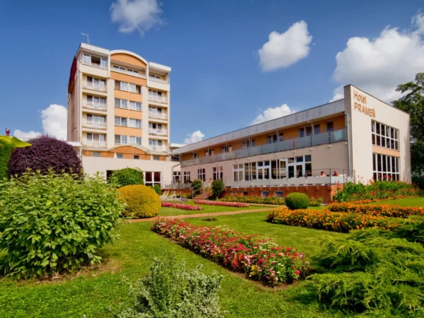 Víkendový relaxačný pobyt v centre kúpeľného mesta Dudince s bazénom, masážou a procedúrami