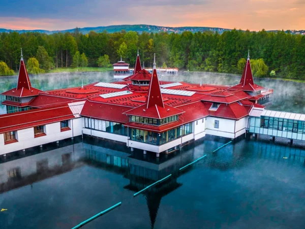 Wellness pobyt so vstupom do termálneho jazera Hévíz, polpenziou a masážou