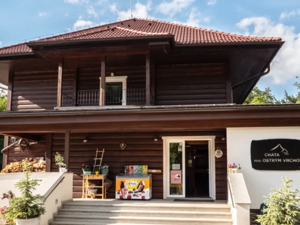Príjemný oddych v Chate pod Ostrým vrchom pri Trenčíne s možnosťou wellness