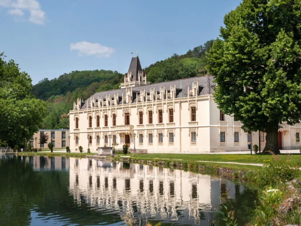 Gutensteinské Alpy: 4* zámocký hotel s raňajkami alebo polpenziou a wellness s rozlohou 400 m²