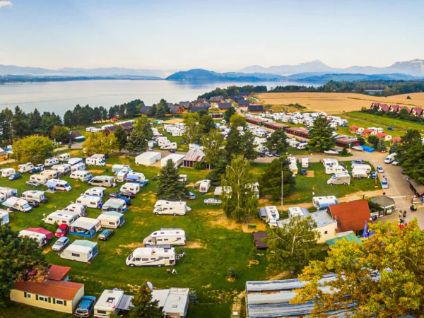 Stan, karavan alebo glamping? Zažite Liptovskú Maru s výhodami navyše