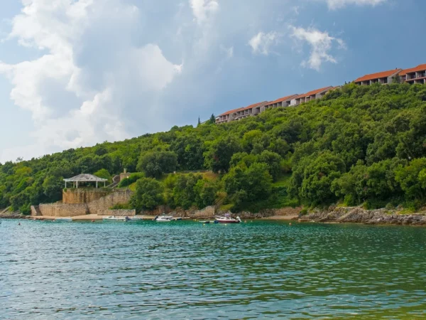 Istria a záliv Duga Uvala: apartmány 250 m od pláže, v dosahu NP Brijuni aj historickej Puly