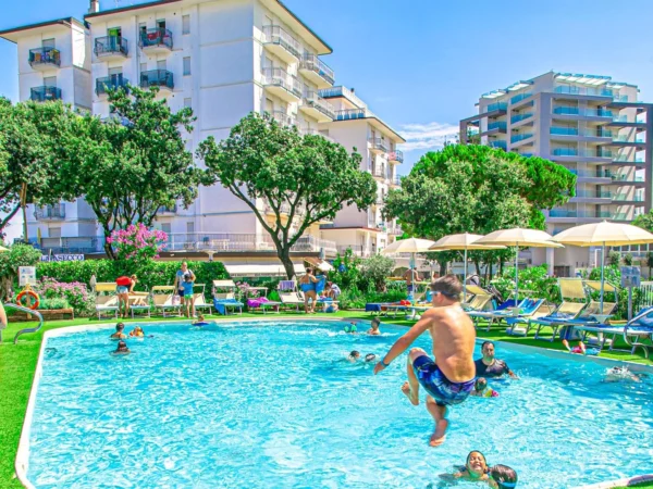 K moru do Talianska: rodinný hotel pri pláži, bazén, animačný program a plná penzia alebo polpenzia