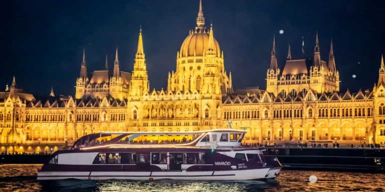 Rozprávková Budapešť: Vyhliadková plavba loďou po Dunaji