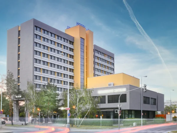 Pobyt v kongresovom hoteli v Prahe s raňajkami, 100 m od metra Budějovická