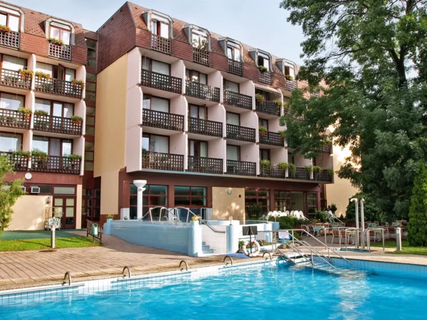 Relax v Maďarsku: 3* kúpeľný hotel s polpenziou, neobmedzený vstup do wellness