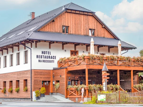 Dovolenka v Beskydách: raňajky alebo polpenzia, moderné izby aj pešia turistika alebo lyžovanie