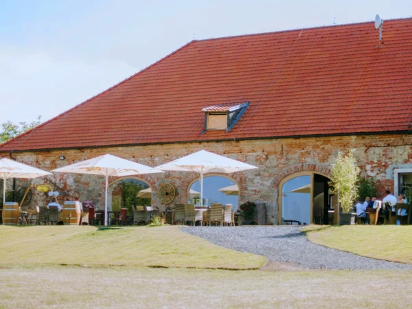 Pobyt v hoteli pri hrade Buchlov s raňajkami aj večerami a wellness alebo masážou