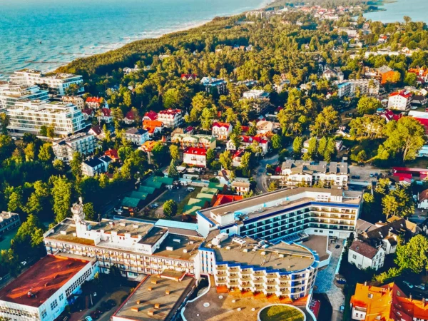 4* rodinný hotel s termálnymi kúpeľmi: polpenzia, detské ihrisko aj herňa, 300 m od pláže