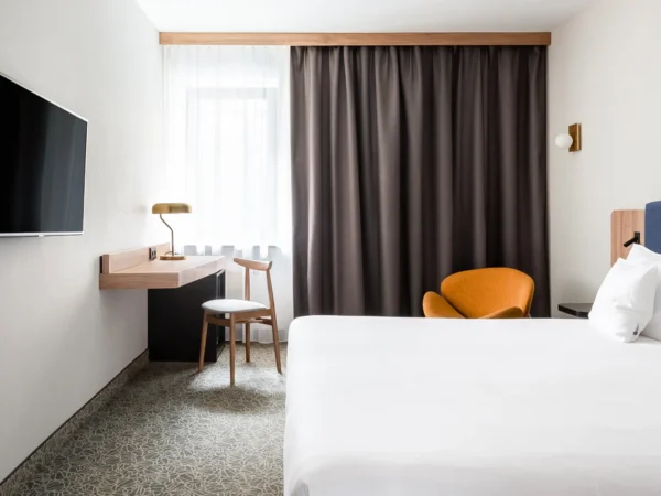Pôvabný hotel s umením v historickom parku neďaleko Krakova s raňajkami alebo polpenziou